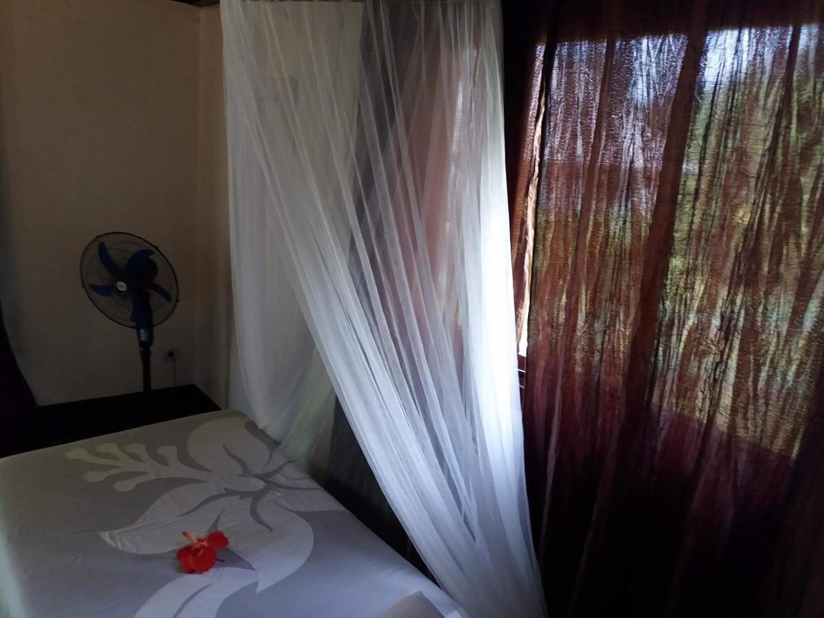 Pension Hibiscus Tahaa Uturoa Exteriör bild